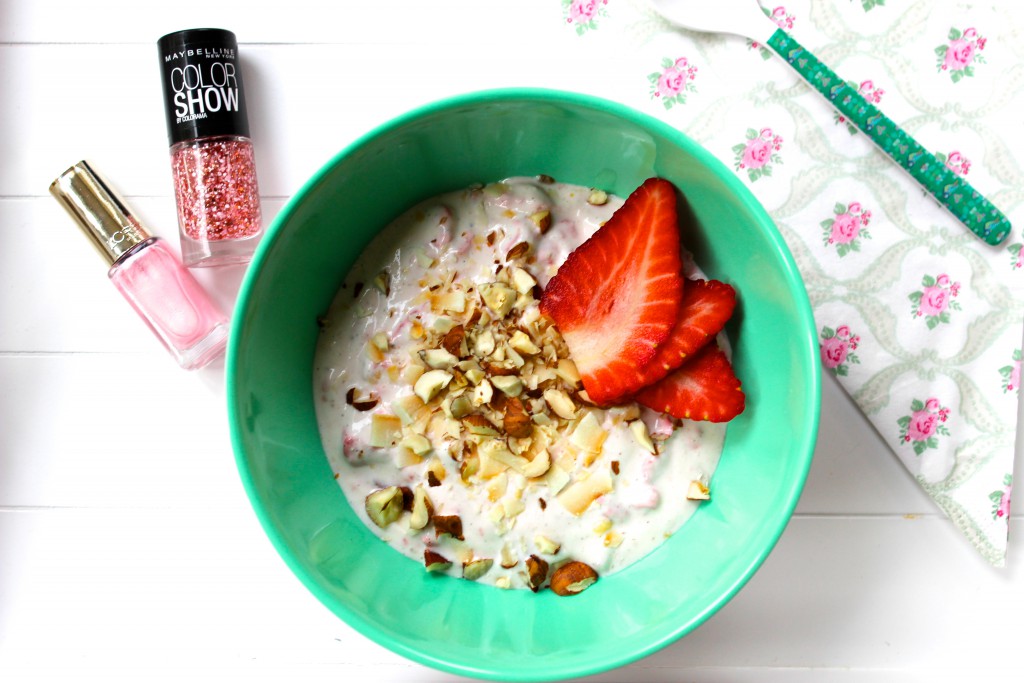 turkisk yoghurt med jordgubbar, jordgubbsglass, nyttig glass