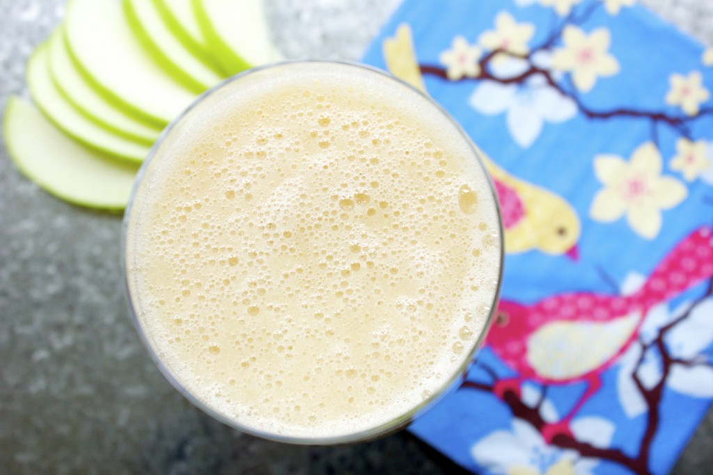 syrlig juice-smoothie med baobabpulver