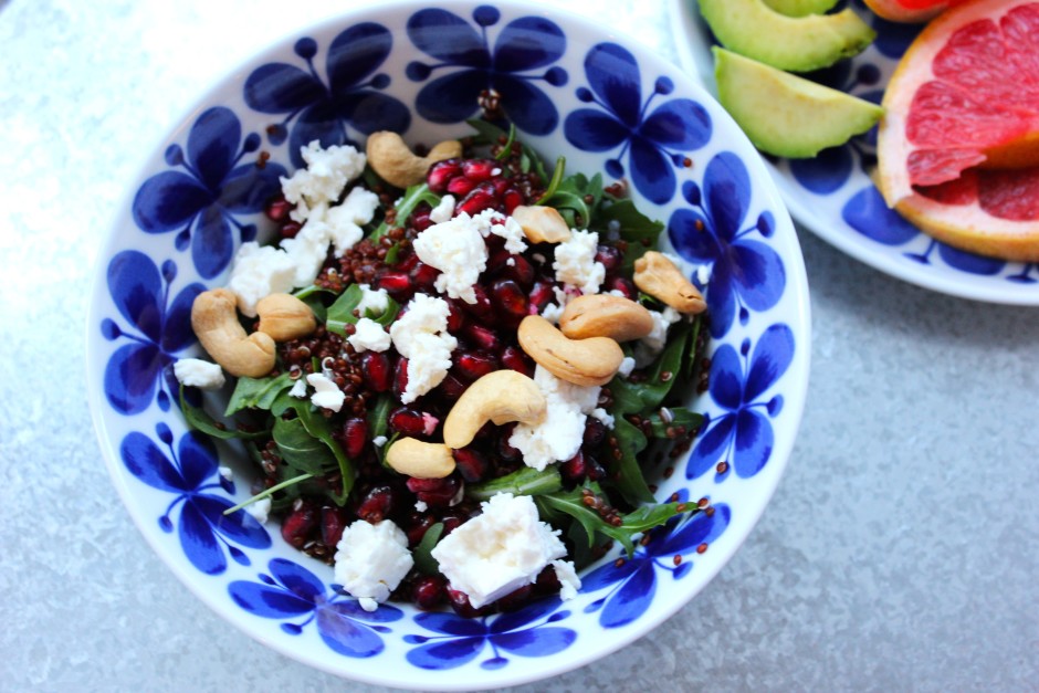 quinoasallad med fetaost och cashewnötter